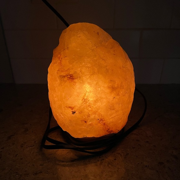 Himalayan Salt Lamp - Picture 4 of 8